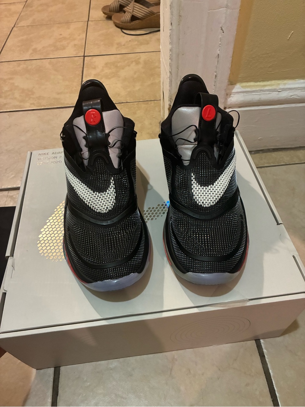 Nike Men’s Black and White Adaptive Lace-Free Sneakers